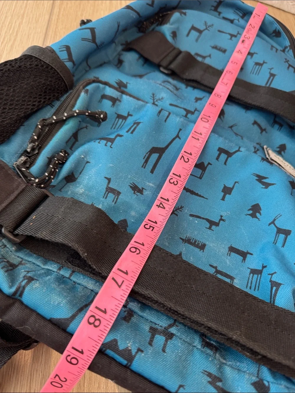Burton Batoh Treble Yell Wall Paper Print Backpack Distressed All Over Print